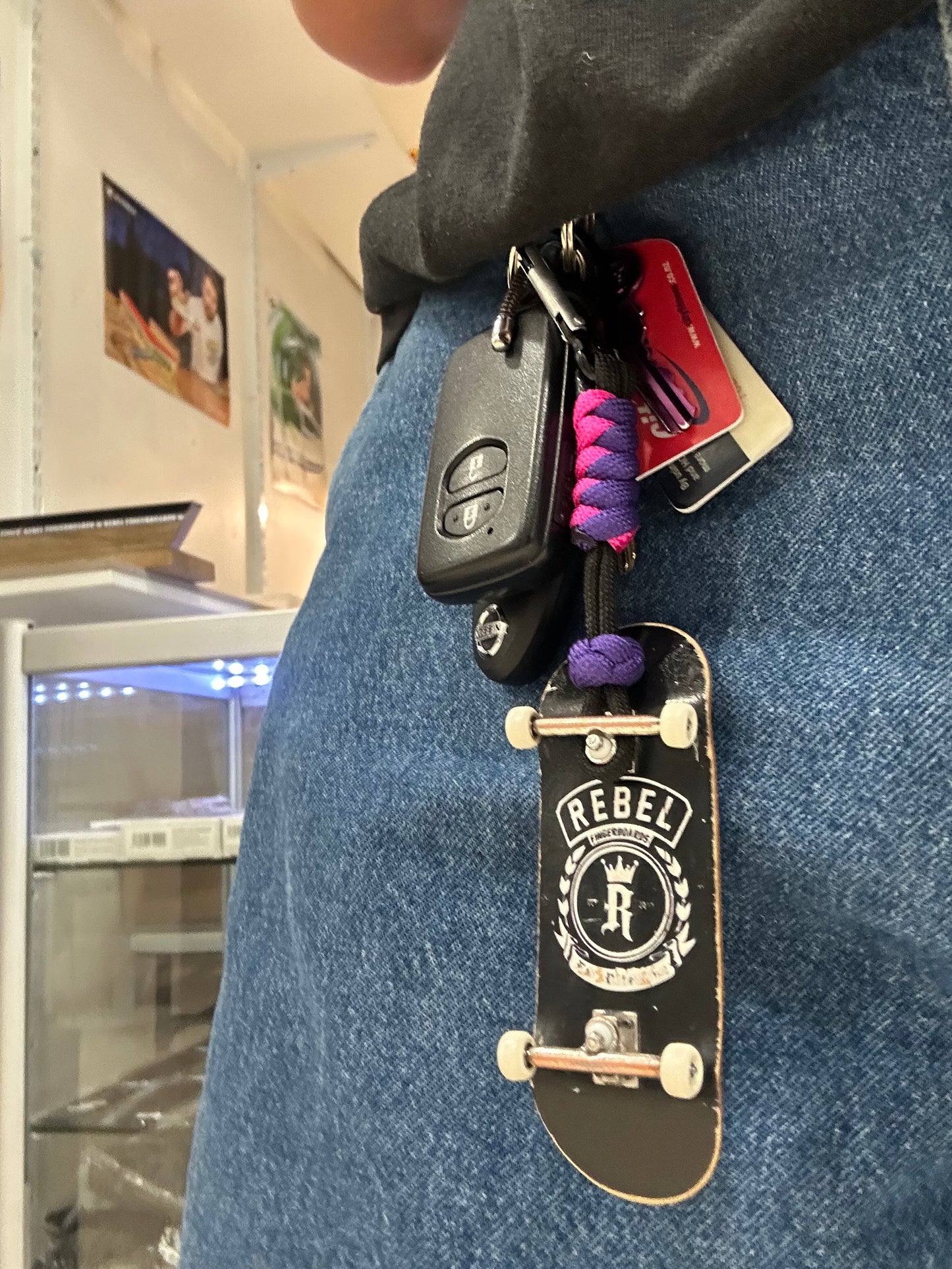 Looped Fingerboard Holder